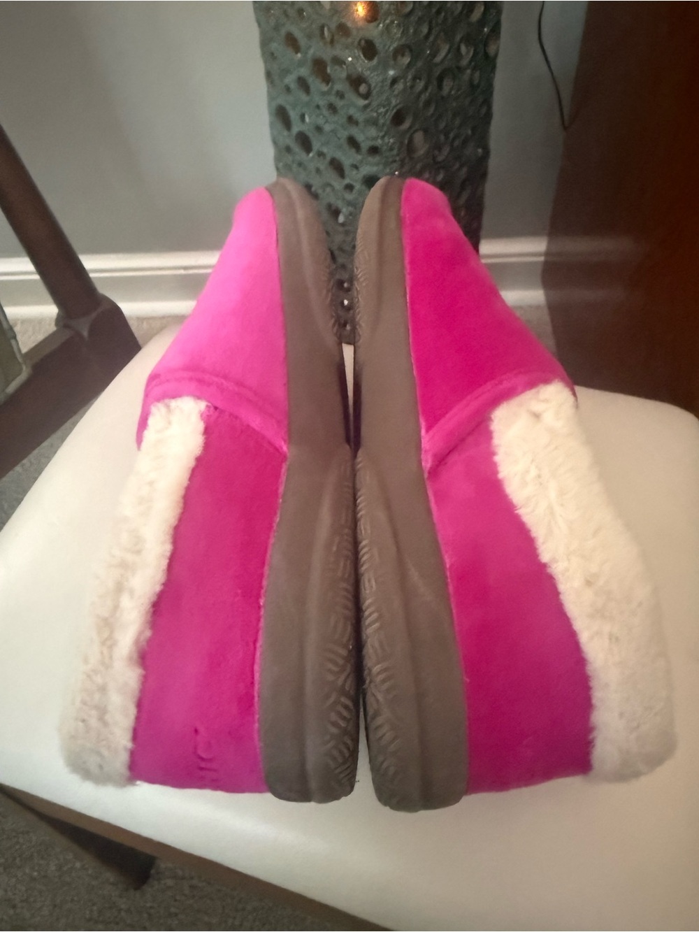 Vionic Slippers size 7 - Picture 3 of 9